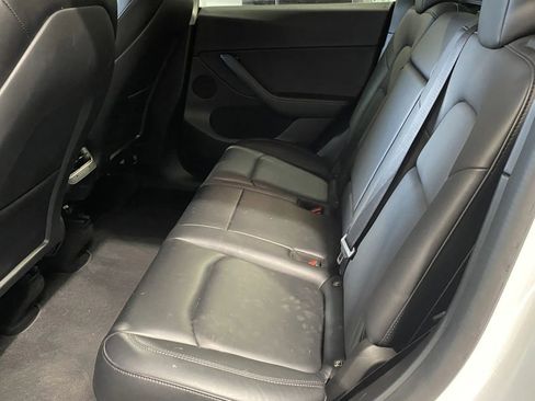 Used 2022 Tesla Model Y Long Range image 8