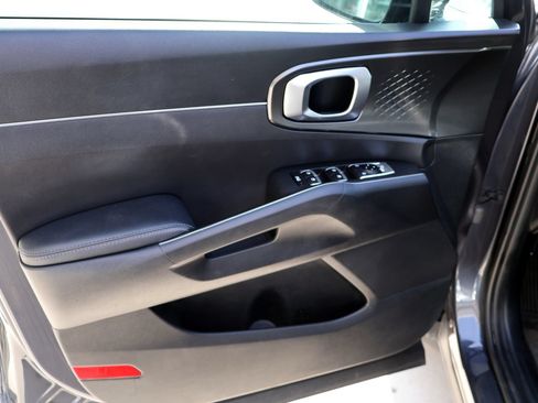 Used 2022 Kia Sorento S FWD image 16