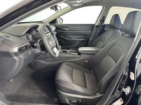 Used 2024 Nissan Altima 2.5 SV image 6