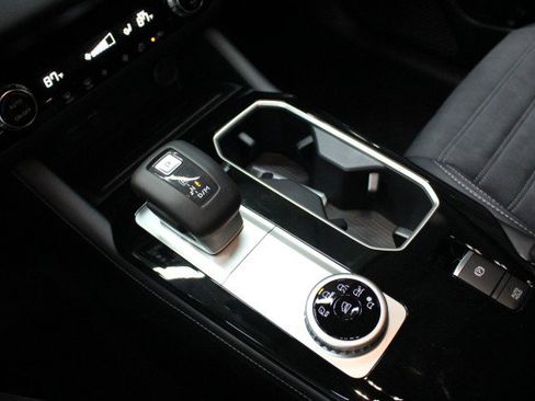 New 2025 Mitsubishi Outlander SE image 14