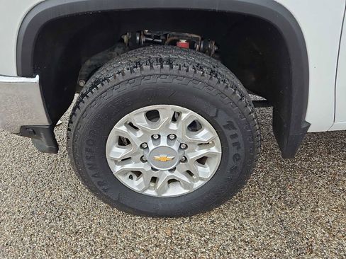 Used 2023 Chevrolet Silverado 2500 LT AWD/4WD image 12