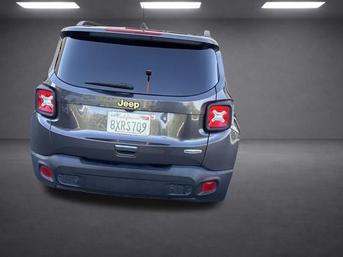 Used 2021 Jeep Renegade Latitude FWD image 24