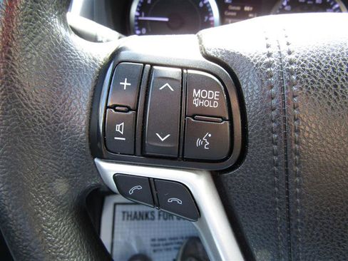 Used 2019 Toyota Highlander LE image 13