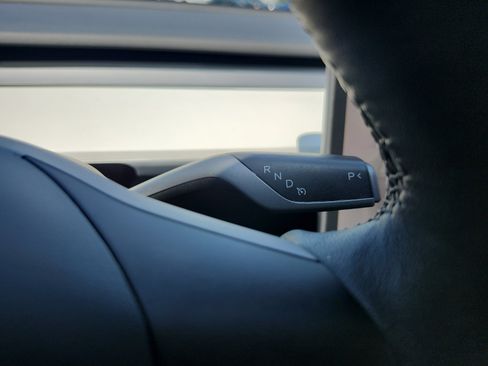Used 2024 Tesla Model Y Long Range AWD/4WD image 22