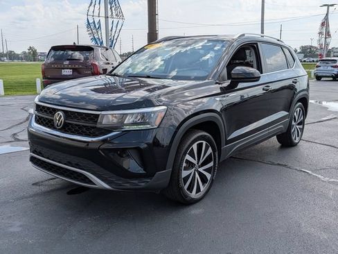 Used 2022 Volkswagen Taos SE AWD/4WD image 3