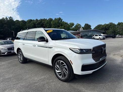 Used 2025 Lincoln Navigator L Reserve AWD/4WD image 16