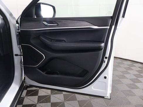 Used 2022 Jeep Grand Cherokee L Limited image 23