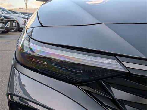 Used 2025 Hyundai Elantra Limited image 6