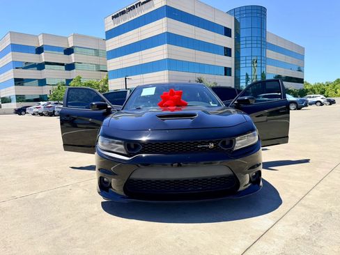 Used 2019 Dodge Charger Scat Pack RWD image 10