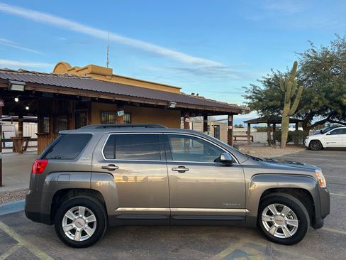 Used 2011 GMC Terrain SLE FWD image 6
