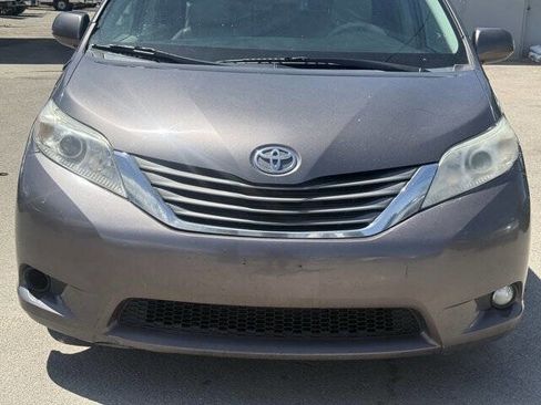 Used 2013 Toyota Sienna XLE AWD/4WD image 22