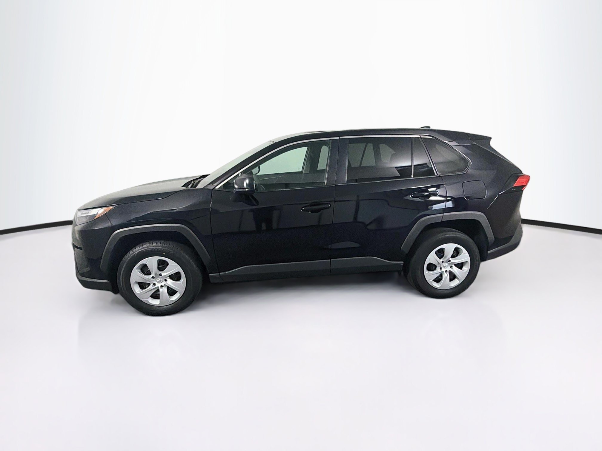 Used 2025 Toyota RAV4 LE AWD/4WD image 4