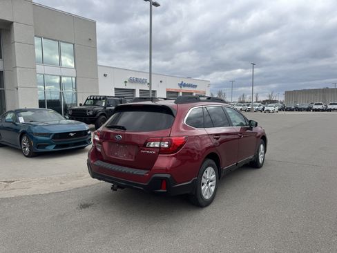 Used 2019 Subaru Outback 2.5i Premium w/ Popular Package #2 AWD/4WD image 4