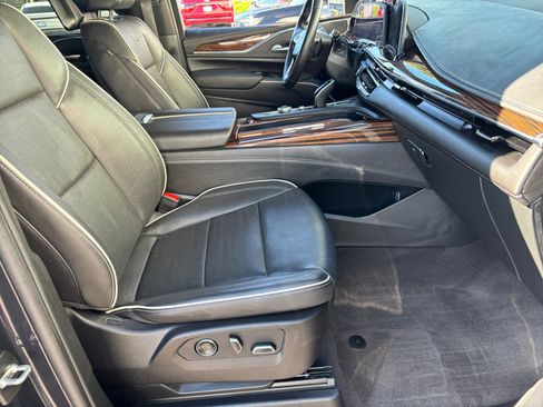 Used 2024 Cadillac Escalade Premium Luxury image 19