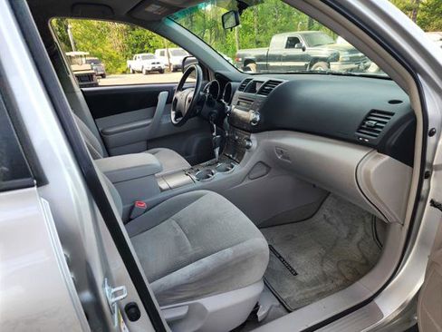 Used 2010 Toyota Highlander 4WD image 17