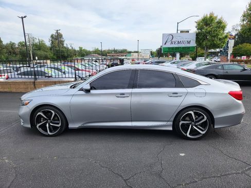 Used 2019 Honda Accord Sport image 2