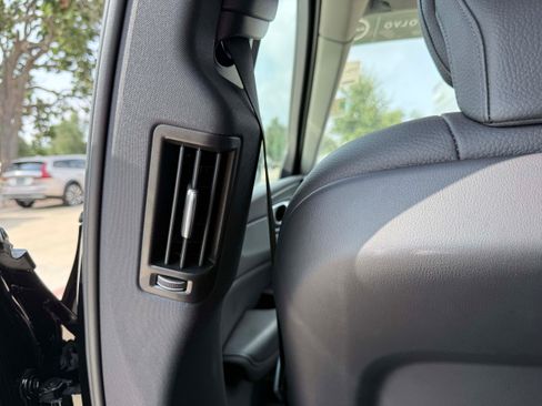 Certified 2025 Volvo XC60 B5 Plus AWD/4WD image 17