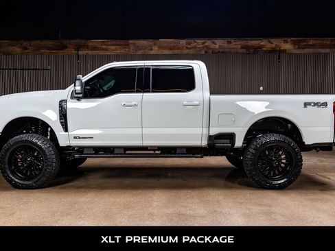Used 2025 Ford F250 XLT w/ Black Appearance Package image 6