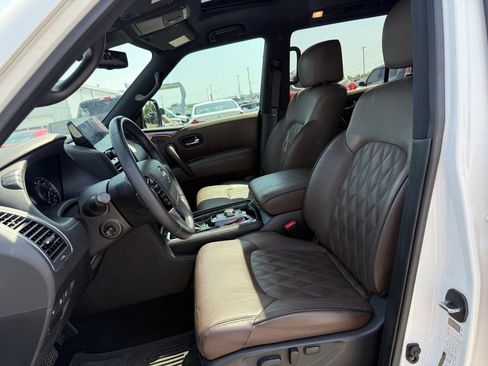 Used 2023 Nissan Armada Platinum w/ Captain's Chairs Package AWD/4WD image 5