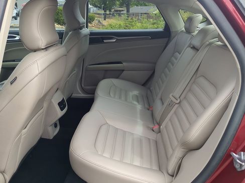 Used 2019 Ford Fusion SEL FWD image 11