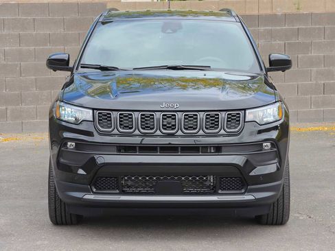 Used 2025 Jeep Compass Latitude w/ Convenience Group image 4