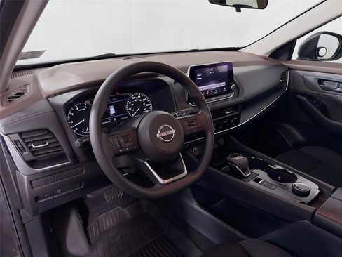 Used 2023 Nissan Rogue S AWD/4WD image 16