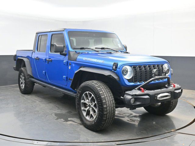 Used 2024 Jeep Gladiator Sport AWD/4WD image 2