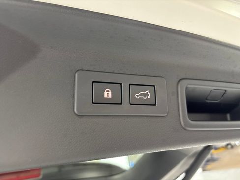 Used 2025 Subaru Forester Premium AWD/4WD image 44