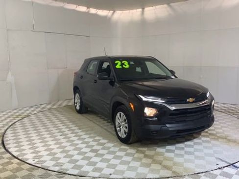 Used 2023 Chevrolet TrailBlazer LS image 2