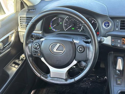 Used 2017 Lexus CT 200h 200h image 9