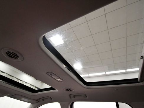 Used 2020 Chevrolet Traverse Premier w/ Redline Edition AWD/4WD image 17