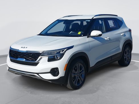 Used 2023 Kia Seltos S w/ Navigation Package image 1