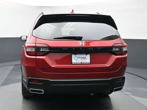 Used 2025 Honda Pilot Black Edition image 4