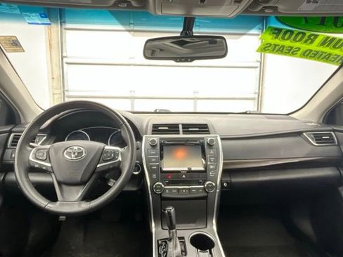 Used 2017 Toyota Camry XLE w/ Moonroof Package FWD image 2
