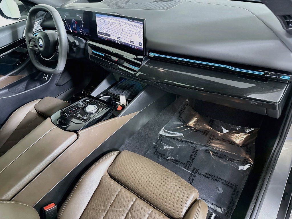 Used 2024 BMW 530i w/ Premium Package RWD image 29