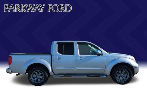 Used 2019 Nissan Frontier SL RWD image 6