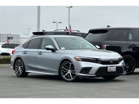Used 2022 Honda Civic Touring image 2