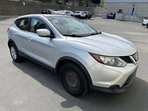 Used 2018 Nissan Rogue Sport S FWD image 2