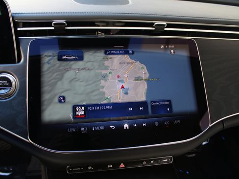 Used 2025 Mercedes-Benz E 350 Sedan image 17