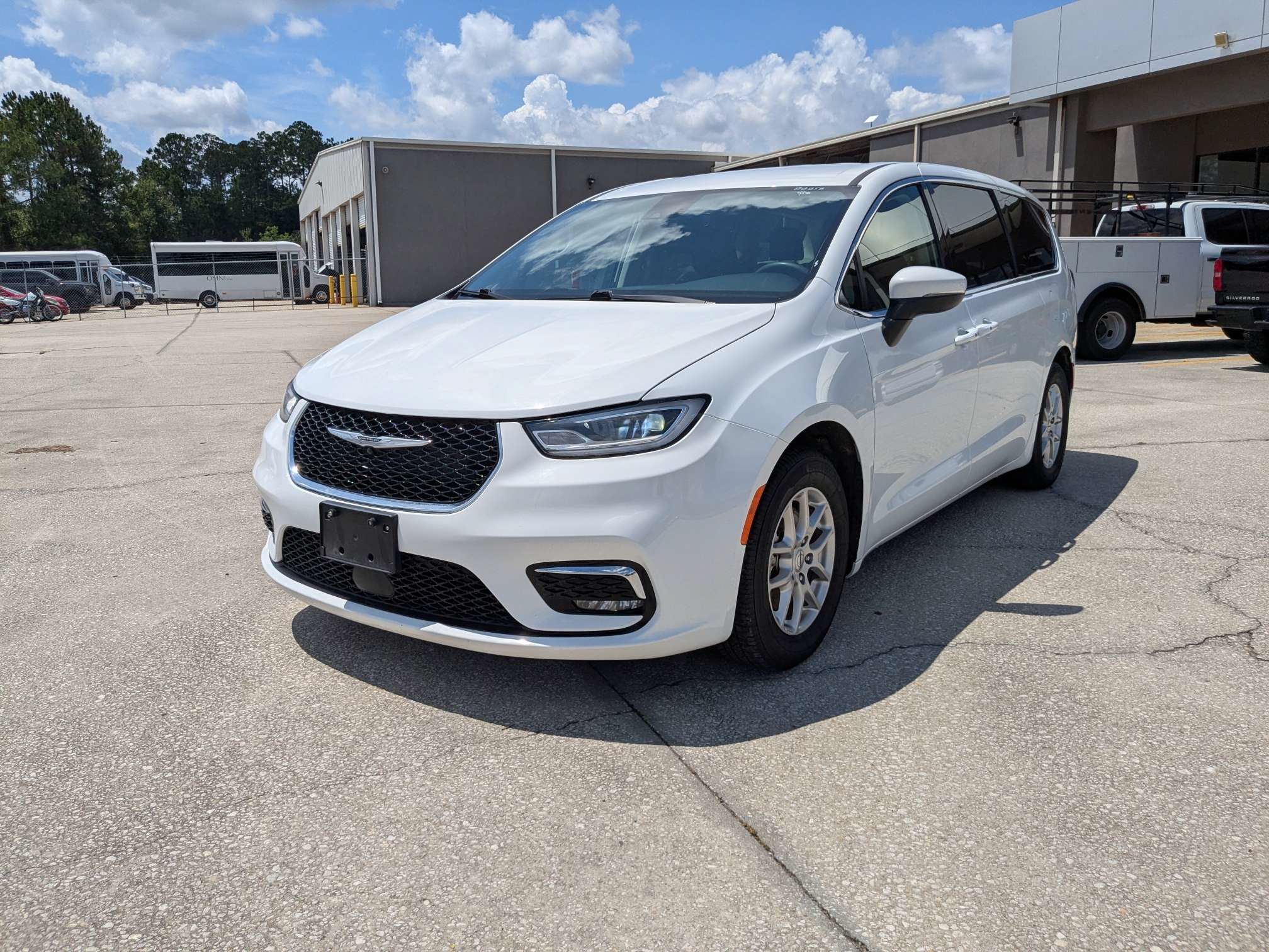 Used 2023 Chrysler Pacifica Touring-L FWD image 8