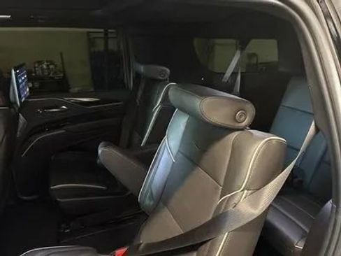 Used 2023 Cadillac Escalade ESV Sport w/ LPO, ONYX Package AWD/4WD image 6