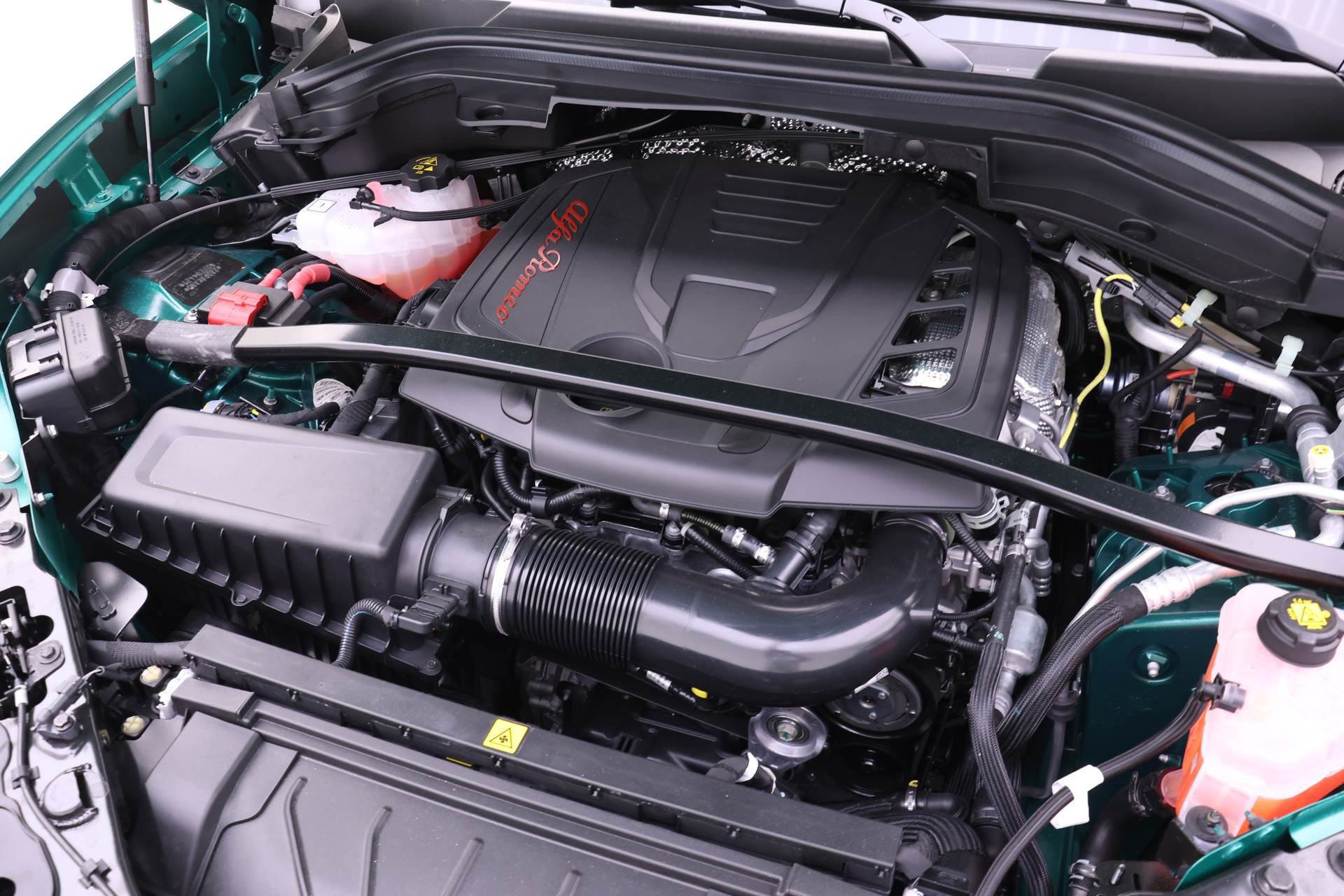 New 2025 Alfa Romeo Stelvio Sprint w/ Convenience Pack AWD/4WD image 16
