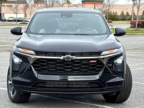 Used 2026 Chevrolet Trax RS w/ Sunroof Package FWD image 2