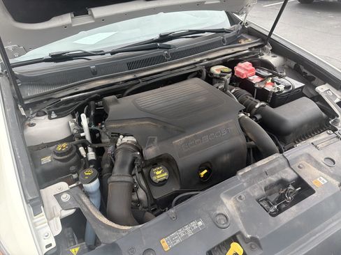 Used 2013 Lincoln MKS AWD image 42