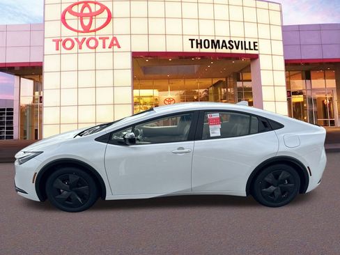 New 2024 Toyota Prius LE image 8