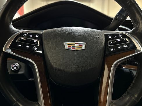 Used 2018 Cadillac Escalade ESV Luxury image 36