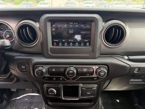 Used 2022 Jeep Wrangler Sport AWD/4WD image 24