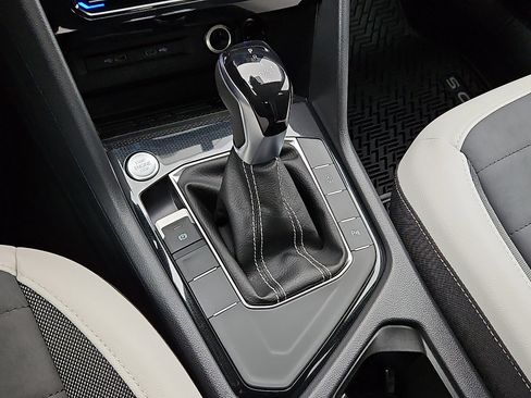 New 2026 Volkswagen Taos SE image 14