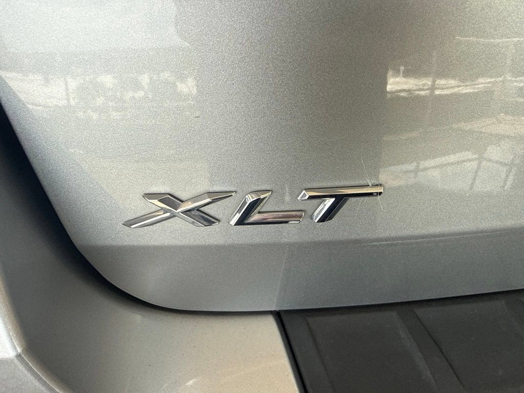 Used 2023 Ford Explorer XLT w/ Equipment Group 202A AWD/4WD image 10