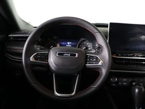 Used 2025 Jeep Compass Trailhawk AWD/4WD image 37